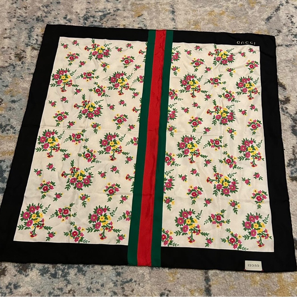100 percent authentic gucci scarf